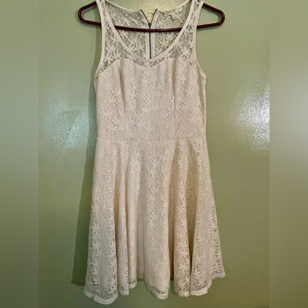 Size 3 floral lace white dress